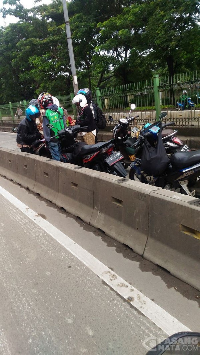 Lagi dan Lagi Pengendara Motor Kena Tilang di Jalur Busway