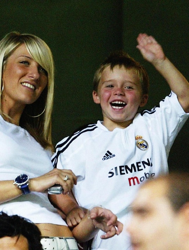 Senyum bahagia Brooklyn Beckham yang menggemaskan saat menonton pertandingan Spanish Super Cup Real Madrid lawan Real Mallorca. Usianya kala itu masih empat tahun. (Foto: Getty Images)