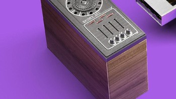 Bahkan sampai tutup flashdisknya pun didesain sangat keren. Foto: Andrei Lacatusu