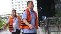 Ia diperiksa untuk kasusnya yakni dugaan suap perizinan Analisis Mengenai Dampak Lingkungan (Amdal) Transmart di Kota Cilegon.