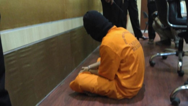 Diduga Cabuli 3 Murid, Oknum Guru di Bekasi Ditangkap Polisi Diduga Cabuli 3 Murid, Oknum Guru di Bekasi Ditangkap Polisi
