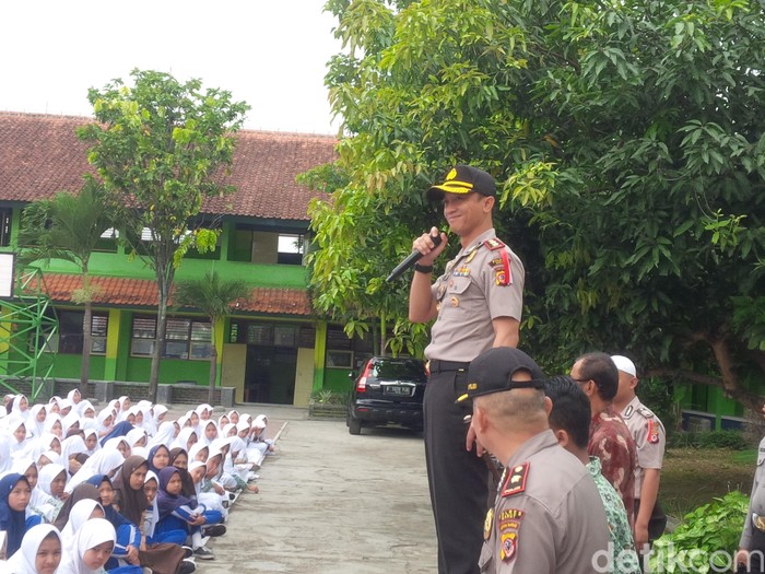 Polisi Turun Tangan Soal Video Siswi SMP Sembur Wajah Teman