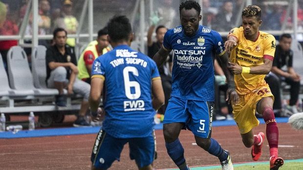 Tanpa Michael Essien, Persib kehilangan satu gelandang tengah.