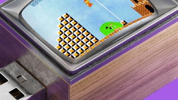 Dia merancang desain flashdisk bertemakan Mario Bros, game ikonik Nintendo. Foto: Andrei Lacatusu