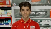 Zayn Malik jadi kasir Alfa Mart. Foto: Instagram/citrahapsari__
