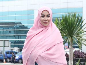Dicomblangi, Cinta Penelope Ternyata Sempat Tak Suka Suami