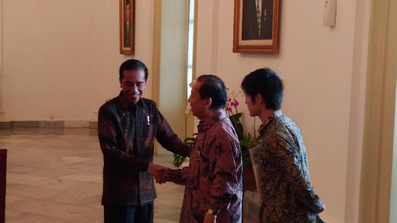 Jokowi dan Utusan Shinzo Abe Bahas Penyelesaian Proyek Infrastruktur Jokowi dan Utusan Shinzo Abe Bahas Penyelesaian Proyek Infrastruktur