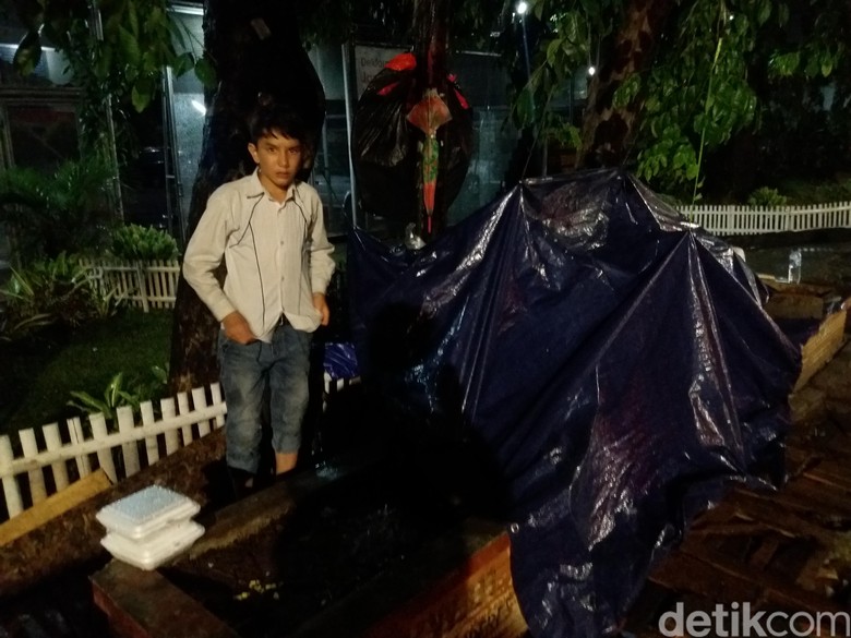 Begini Suasana Pencari Suaka Saat Malam Tiba