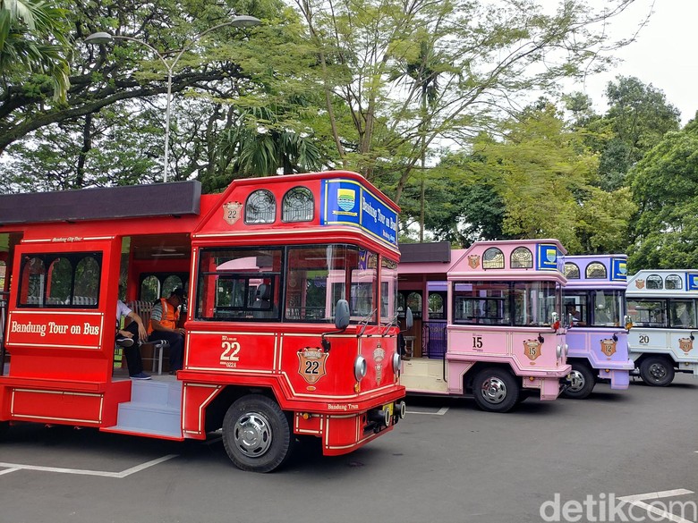 Pemkot Bandung Pamerkan 12 Unit Bandros Senilai Rp 12,4 M Pemkot Bandung Pamerkan 12 Unit Bandros Senilai Rp 12,4 M