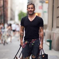 Tas Hermes Birkin berwarna hitam menjadi pilihan desainer Marc Jacobs. Foto: Dok. Instagram, Istimewa