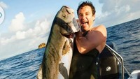 Saat Clarke memancing. Foto: Instagram clarkegayford