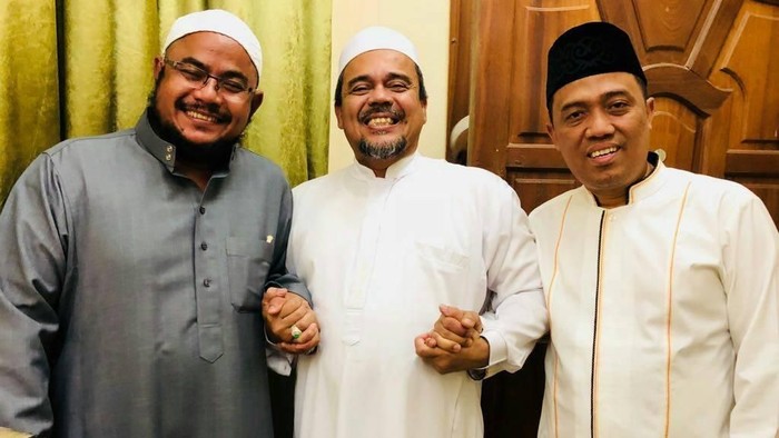 Bantuan Hukum FPI ke Mekah, Bahas Rencana Pulang Habib Rizieq