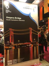 Banner Jembatan Ampera yang telah direvisi.