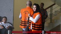 Untuk hari ini, Rita diperiksa sebagai tersangka dugaan pencucian uang. Terkait kasus itu, KPK menyita sejumlah barang termasuk, 40 tas bermerek.