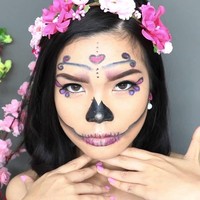 Kini Sinta merupakan seorang beuaty vlogger yang kerap kali membagikan tutorial makeup di akun YouTubenya. Ini adalah salah satu tampilan makeup tutorial dari Sinta untuk penampilan Hallowen kemarin.Foto: Instagram