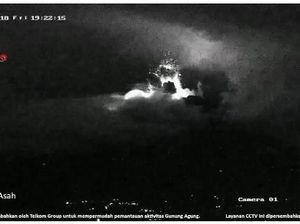 Gunung Agung Erupsi Lagi, Warga Diimbau Jauhi Zona Bahaya