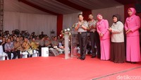 Kapolri Jenderal Tito Karnavian didampingi Kapolda Metro Jaya Irjen Idham Aziz meresmikan gedung Promoter Polda Metro Jaya.