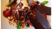Makan es krim lagi! Sepertinya ia tidak takut badan rampingnya melar karena banyak makan es krim. Foto: Instragram @tatjanasaphira