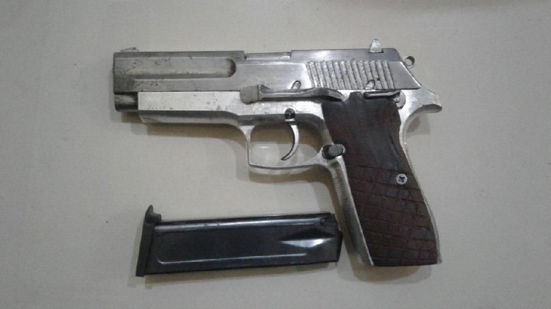 Polisi Tangkap Pria yang Sembunyikan Perampok 8 Kg Emas di Muaraenim Polisi Tangkap Pria yang Sembunyikan Perampok 8 Kg Emas di Muaraenim