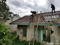 Warga Sukabumi Polisikan Sekelompok Penjarah Atap Rumah