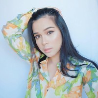 Bahkan tak sedikit netizen yang meminta Sinta untuk membuat tutorial makeupnya. Teteh share tutorial makeup nya dong ??, tulis finaamalia30. Foto: Instagram