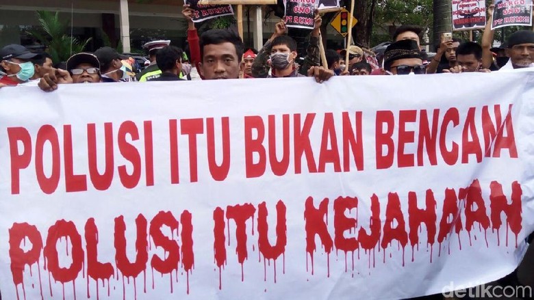 Terdampak Bau Busuk Limbah PT RUM, Warga Demo di DPRD Sukoharjo Terdampak Bau Busuk Limbah PT RUM, Warga Demo di DPRD Sukoharjo