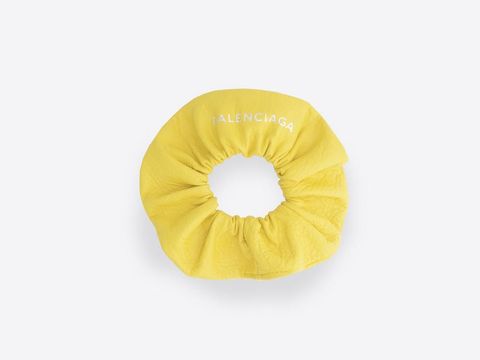 Kebiasaan Pakai Kuncir Rambut di Tangan, Syaraf Wanita Ini Rusak Permanen