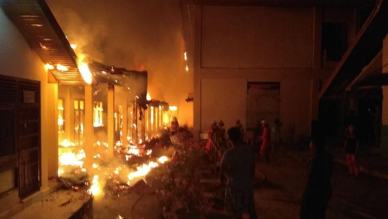 Ruangan Terbakar, Siswa SMP 4 Pekanbaru Dipulangkan Lebih Cepat Ruangan Terbakar, Siswa SMP 4 Pekanbaru Dipulangkan Lebih Cepat
