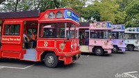 Pengadaan 12 unit Bandros baru ini dibeli menggunakan dana APBD. Bus-bus bercat warna terang ini kini dipamerkan di Balai kota Bandung.
