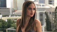 Pada foto tersebut Cinta Laura menuliskan lokasi Santa Monica, California lalu dihapusnya usai ramai dikomentari netizen. (Dok. Instagram/claurakiehl)