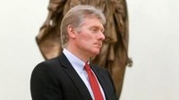 Kontroversi pada 2015 itu muncul karena gaji Peskov dianggap tidak cukup untuk membeli jam semahal itu. Peskov ketika itu beralasan bahwa jam mewah tersebut merupakan hadiah dari sang istri (Foto: AFP PHOTO / POOL / SERGEI KARPUKHIN)