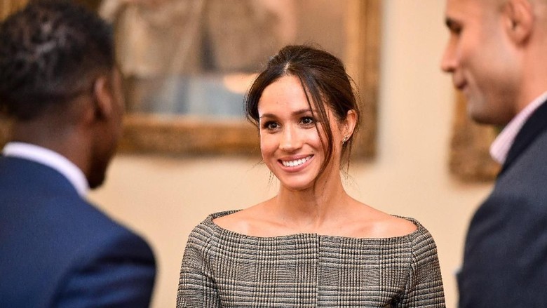 Saat Meghan Markle Beri Pelukan Hangat pada Bocah 10 Tahun / Foto: Getty Images Saat Meghan Markle Beri Pelukan Hangat pada Bocah 10 Tahun / Foto: Getty Images