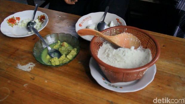 Beras Tak Terbeli, Warga 2 Desa di Pemalang Ini Makan Nasi Jagung