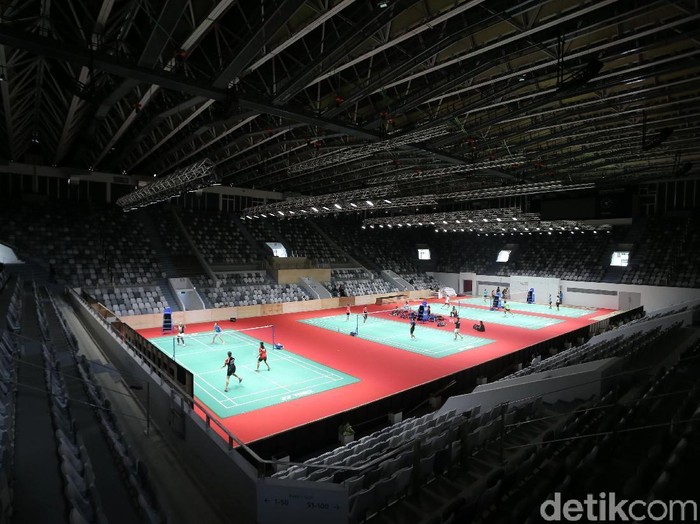 Indonesia Masters 2018 bakal menjadi event pertama Istana Olahraga (Istora) setelah direnovasi. Hari ini, atlet Pelatnas bulu tangkis menjajal lapangan di Istora.