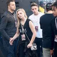 Kebersamaan Brooklyn Beckham yang sudah punya pacar, Chloe Grace Moretz pada usia 15 tahun. (Foto: Getty Images)