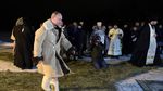 Saat Vladimir Putin Telanjang Dada dan Nyelup ke Danau