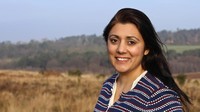Ghani yang lahir di Kashmir, merupakan anak imigran Pakistan yang tinggal di Inggris.