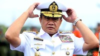 Disusul kemudian KSAL Laksamana TNI Ade Supandi.
