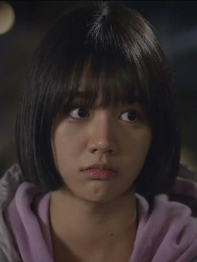 Bob dengan potongan blunt cut, atau tegas di bagian bawah tanpa layering kini jadi tren di kalangan selebriti. Aktris Hyeri, sudah tampil dengan gaya rambut ini di drama Reply 1988 yang tayang pada 2015. (Foto: istimewa)