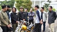 Pertama kali Jokowi kepincut chopper emas itu pada acara Sumpah Pemuda di Istana Bogor pada 28 Oktober 2017. 
