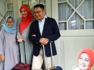 Ridwan Kamil Angkat Koper dari Pendopo Kota Bandung