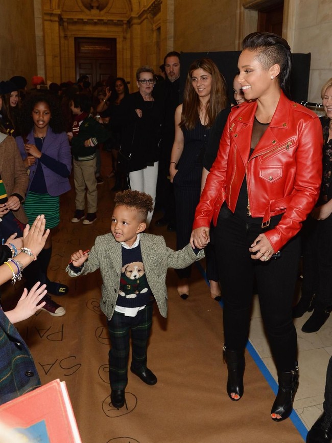 Jauh sebelum Chicago West, Alicia Keys sudah menamai anaknya dengan nama sebuah daerah atau negara. Perkenalkan, Egypt Daoud Ibarr Dean. (Foto: Getty Images)