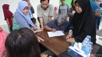Warga memadati lokasi Klapa Village. Mereka mendaftarkan diri untuk mengikuti program tersebut DP Rp 0.