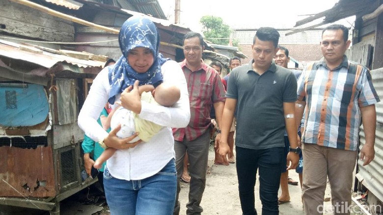 Polisi Serahkan Bayi yang Dijual Ibu Kandung untuk Beli Sabu Polisi Serahkan Bayi yang Dijual Ibu Kandung untuk Beli Sabu