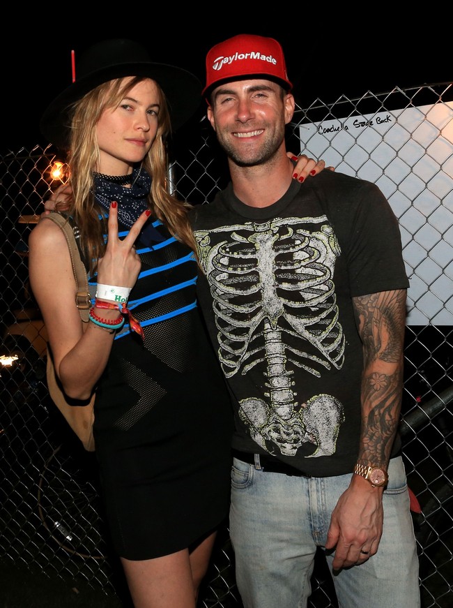 Model Victorias Secret Behati Prinsloo meluluhkan hati Adam Levine yang sebelumnya tidak percaya pada pernikahan. Mereka mengikat janji suci pada Juli 2014 dan memiliki dua anak. Adam Levine merupakan Pria Paling Seksi pada 2013. Foto: Getty Images
