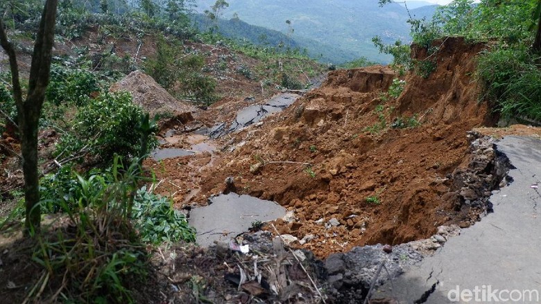 Tanggap Darurat Bencana Tanah Gerak di Banjarnegara Diperpanjang Tanggap Darurat Bencana Tanah Gerak di Banjarnegara Diperpanjang
