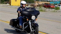 Wakil Presiden Amerika Serikat Mike Pence juga pernah menunggangi motor favoritnya. Foto: Internet