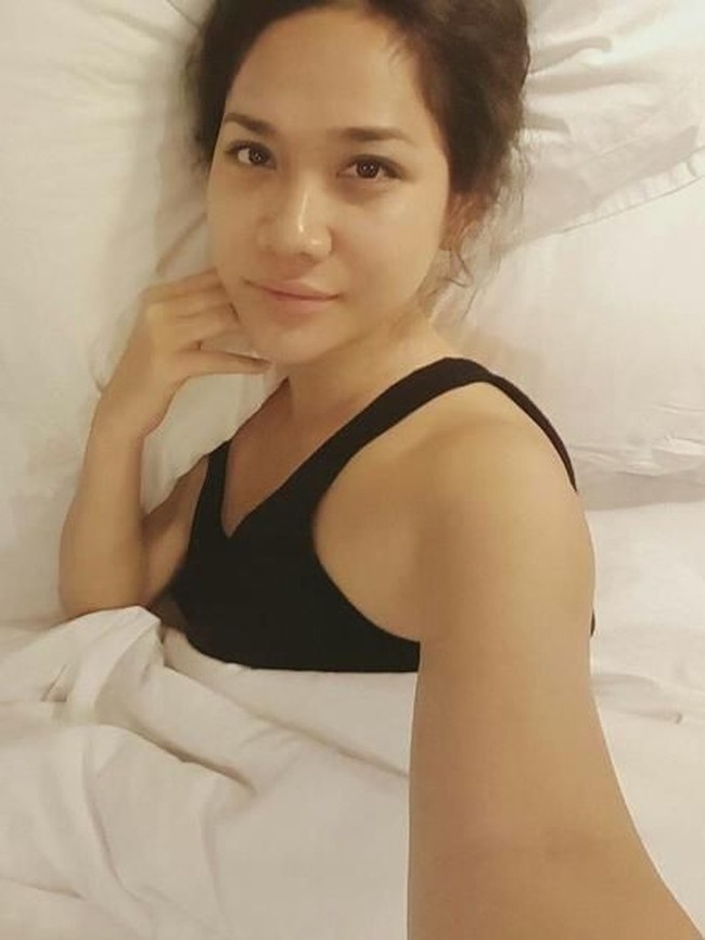 Bunga Citra Lestari atau BCL tidak lupa selalu membersihkan wajahnya sebelum tidur. Memakai pelembap wajah adalah kunci dari wajah cantiknya saat berpose tanpa makeup di tempat tidur. (Foto: Instagram)