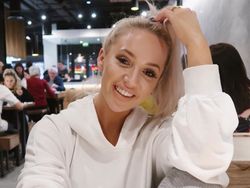 Elle Darby, Selebgram Seksi yang Mau Gratisan di Hotel Mewah