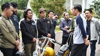 Pendiri bengkel, Andrianka, menyebut harga yang dikeluarkan Jokowi untuk membeli motor itu. Rp 140 juta, ujarnya.  